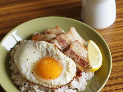 三十雑穀ごはんで　塩豚エッグ丼